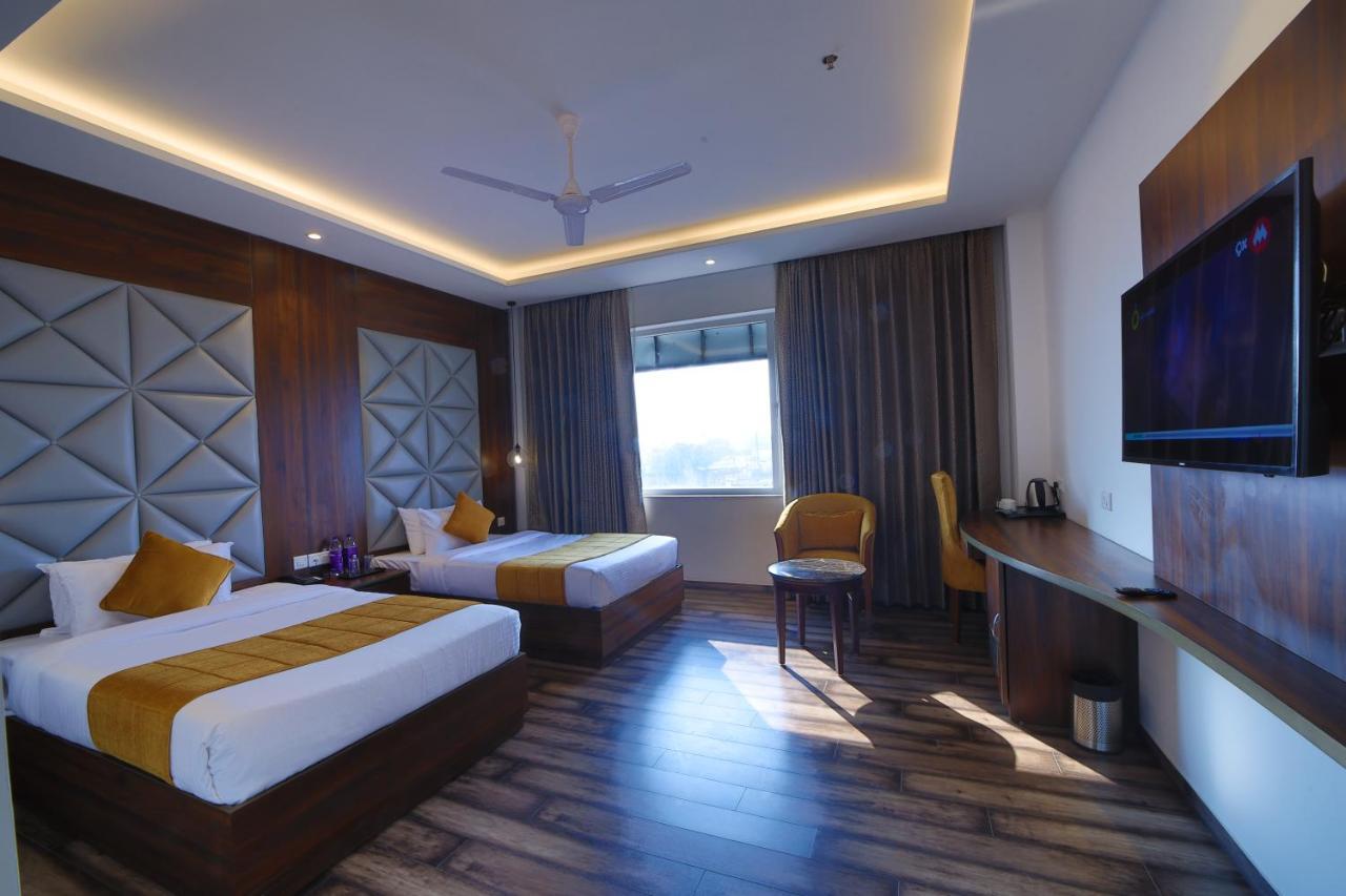 Hotel The Vilana A Unit Of Jg Developers Rishīkesh 外观 照片